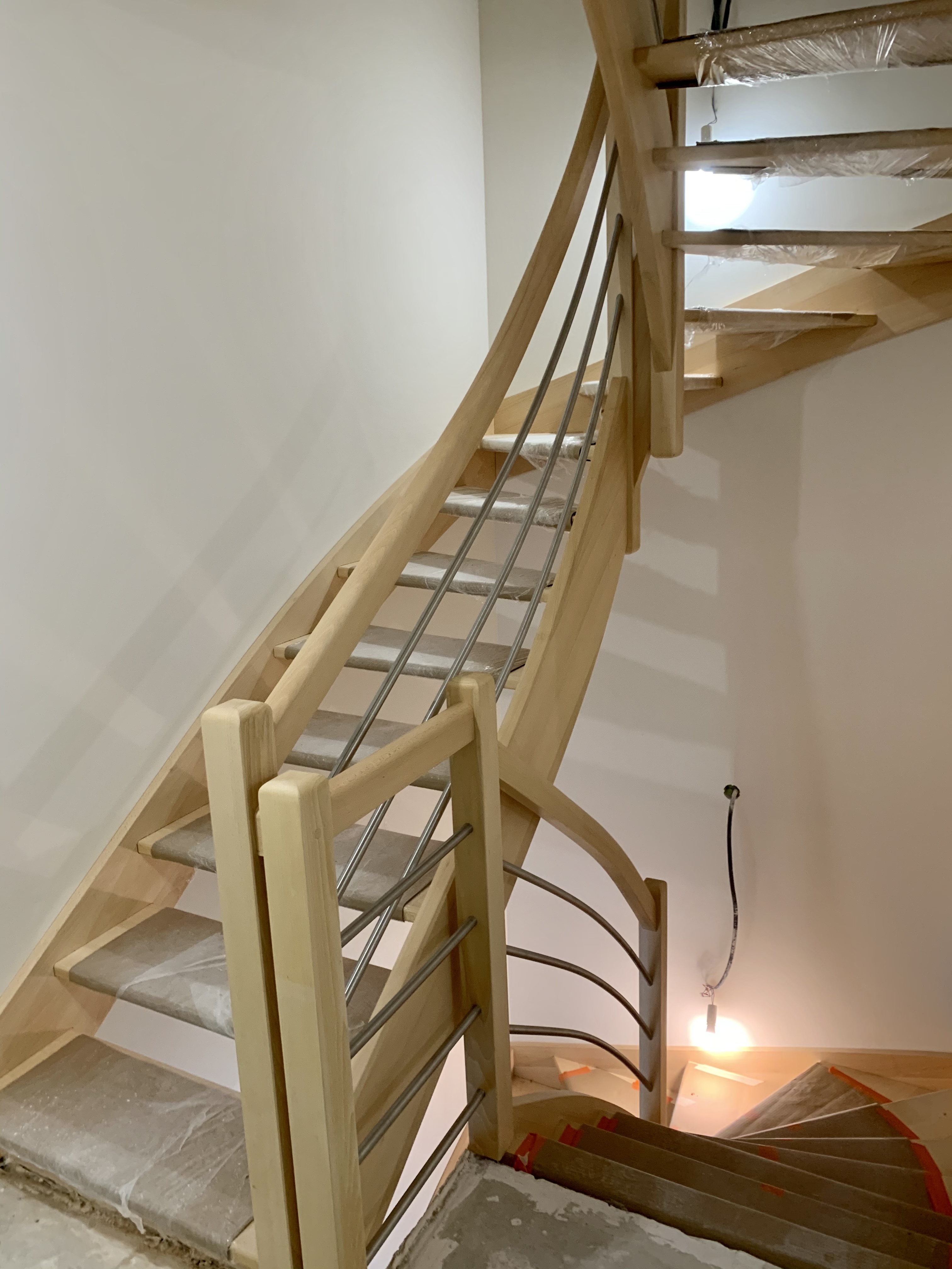 Escalier en hêtre sur deux niveaux à Chissey sur Loue. (39)